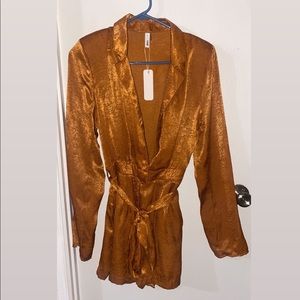 Romper absolutely love this, worn once for pictures.